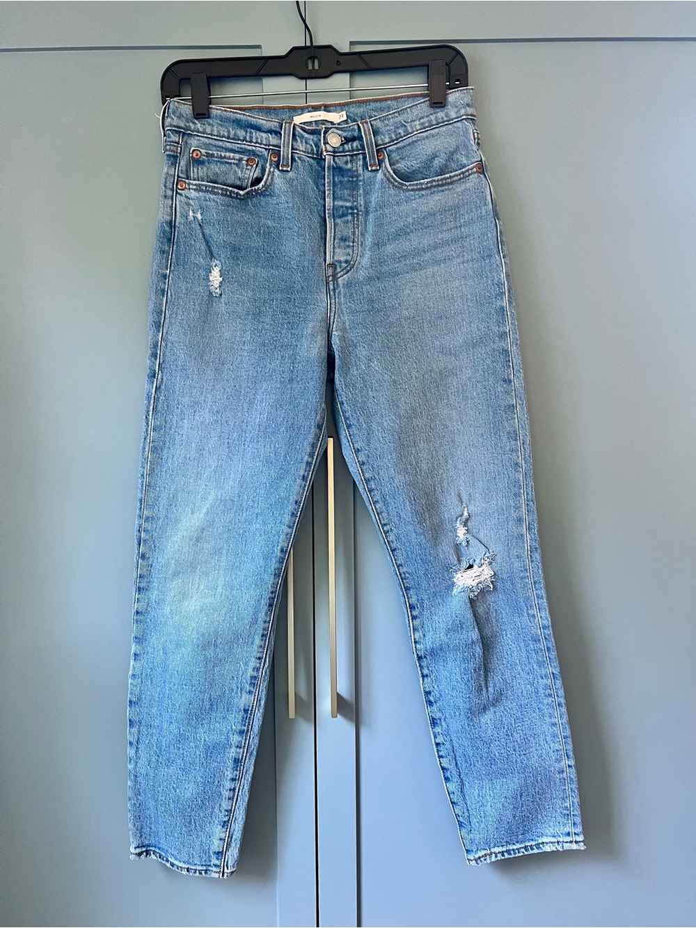 Levi’s Premium Wedgie Straight Jean in size 27, medium wash